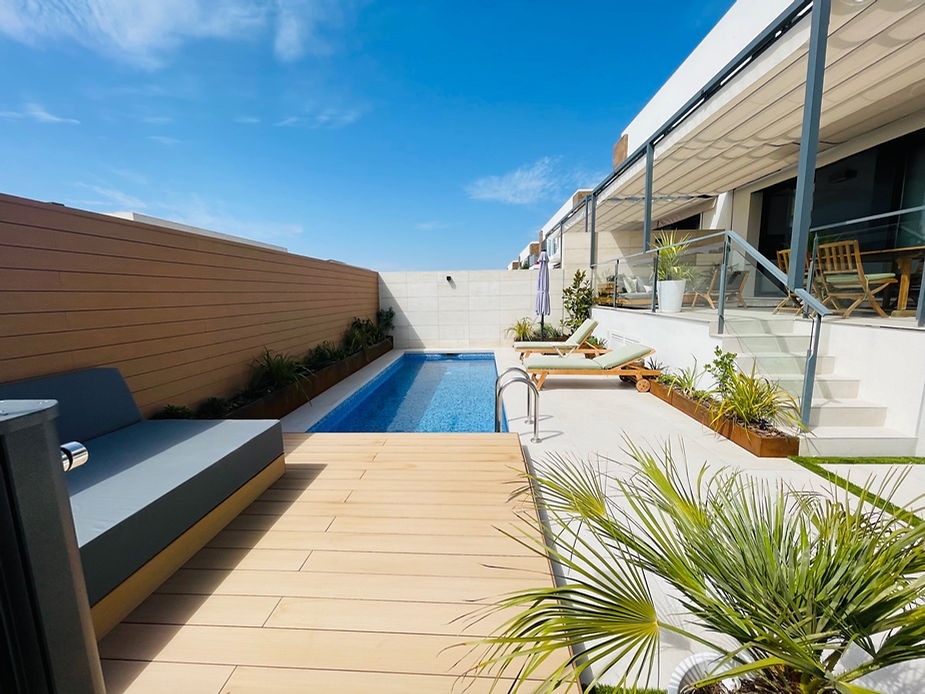 Proyecto - Terraza y Piscina Exterior en Vivienda Unifamiliar